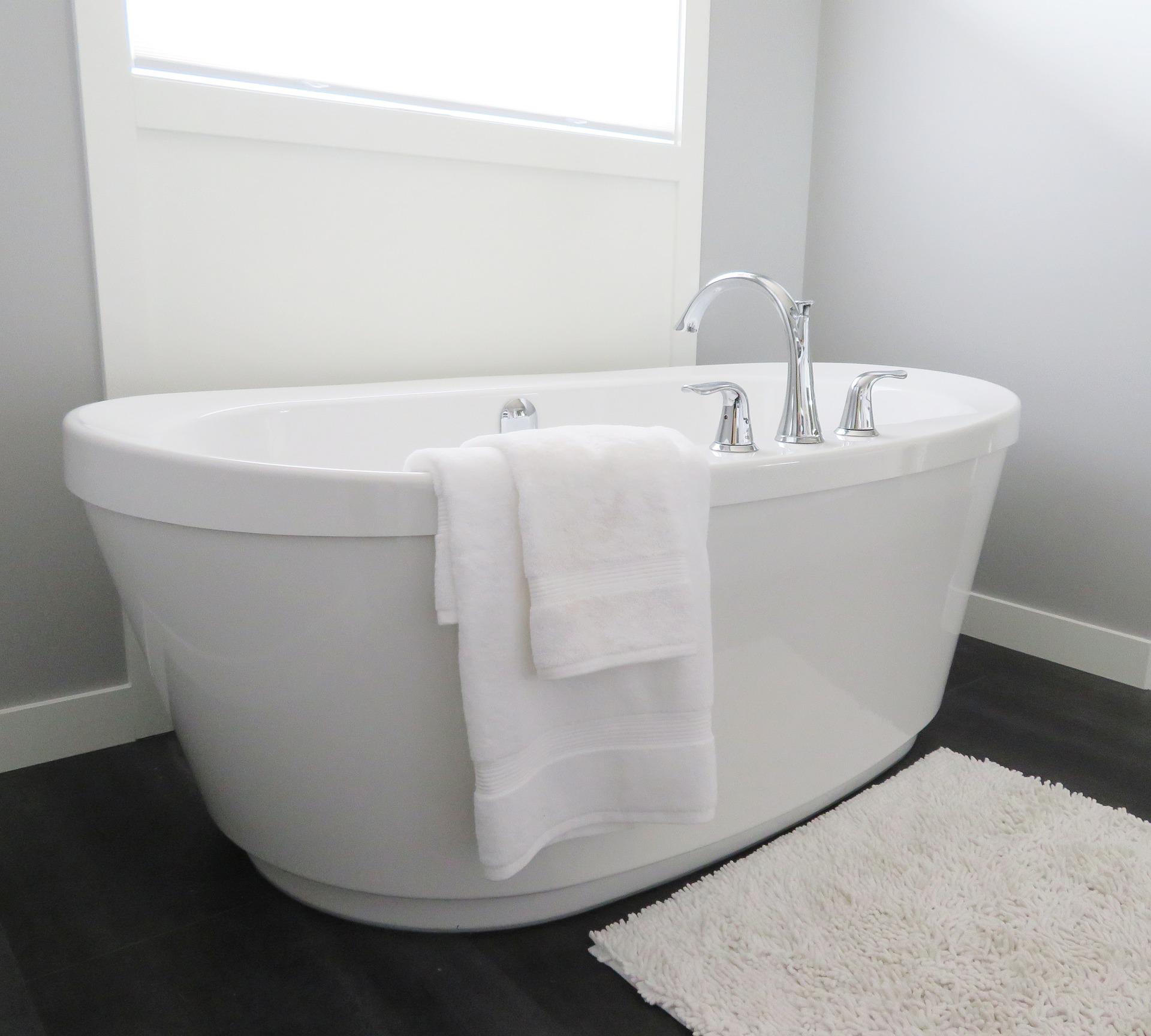 bathtub-2485957_1920
